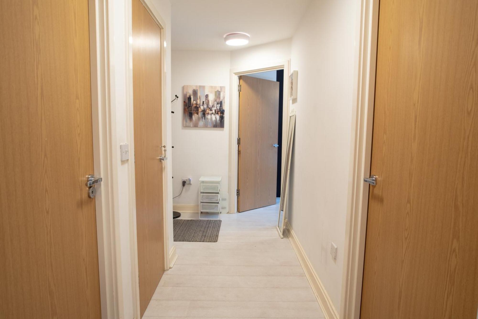 Two-Bedroom Luxury Apartment With Workspace, Free Secure Parking & Coffee Бирмингем Экстерьер фото