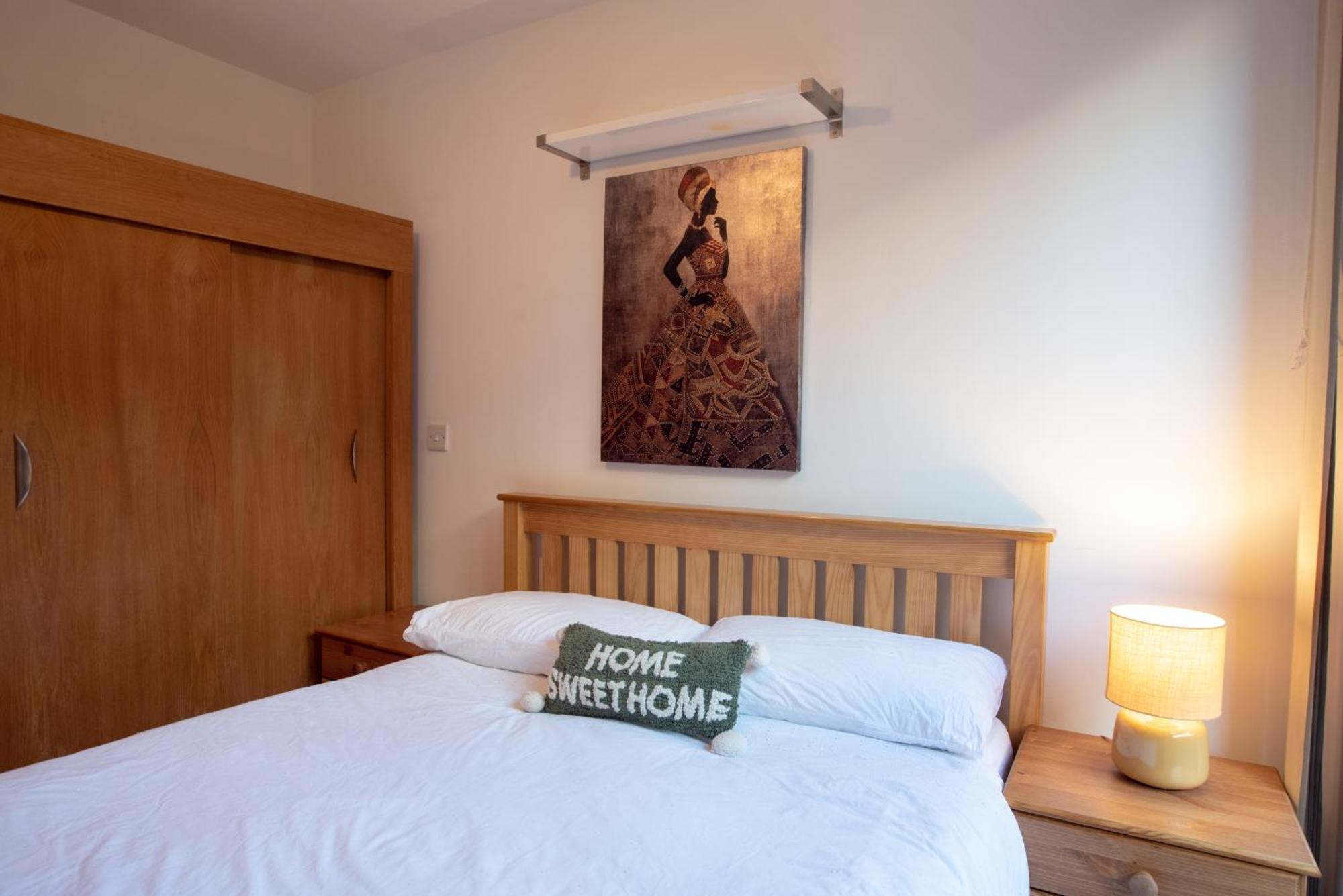 Two-Bedroom Luxury Apartment With Workspace, Free Secure Parking & Coffee Бирмингем Экстерьер фото